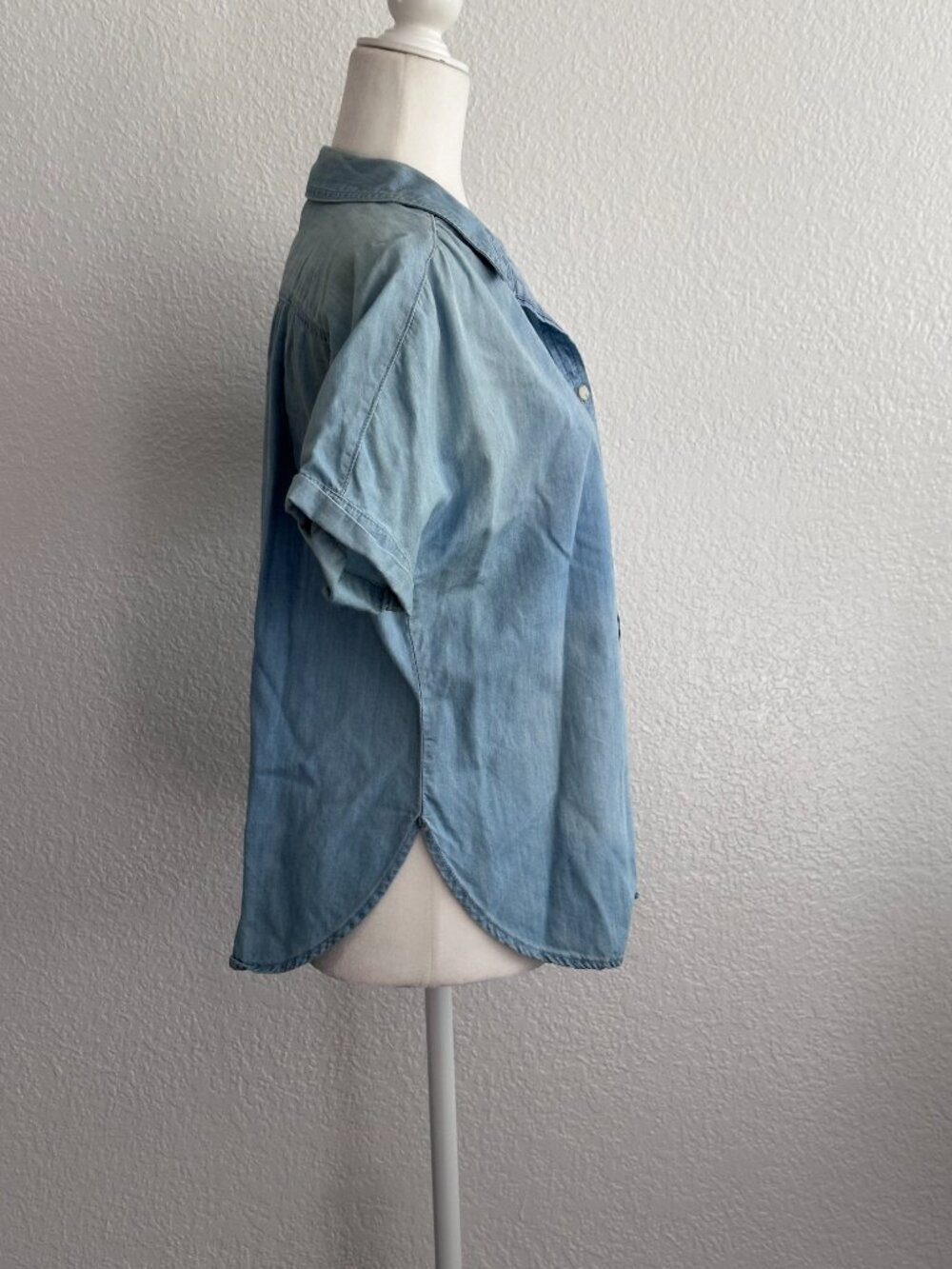 Universal Thread Chambray Button-Up Shirt | Short Sleeve Denim Top | Size XS - Picture 5 of 9